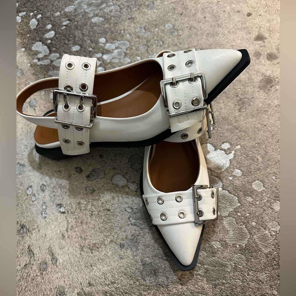 Buckle Flats - Picture 2 of 5